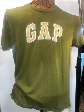 GAP Olive Green Tee with Beige Embroidered Logo